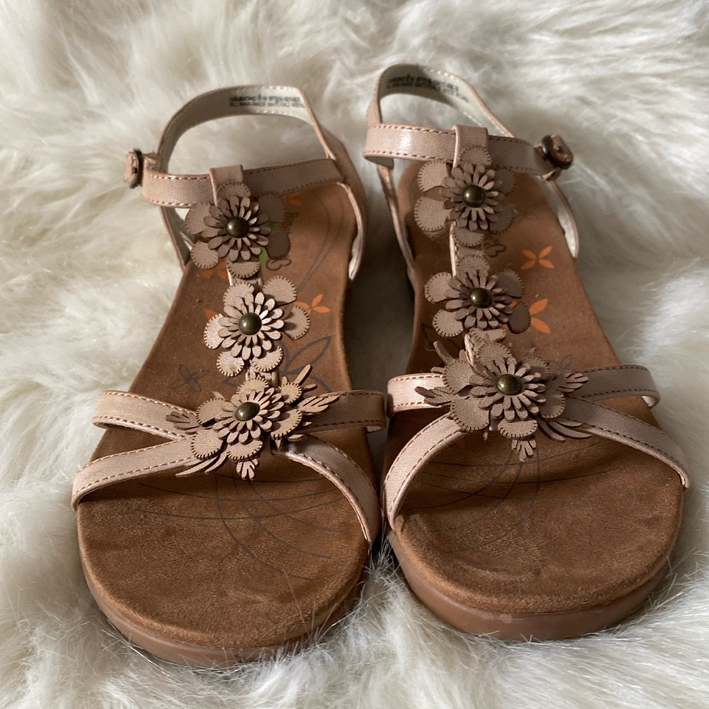 Baretraps Hammond Tan Floral Strappy Wedge Sandals Size 8